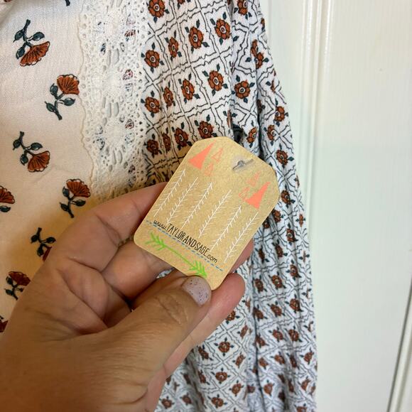 Taylor & Sage NEW Cream Red Floral Mini V-Neck Women’s Dress Off Shoulder US S - Picture 2 of 7